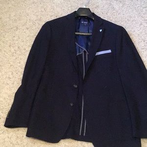 Daniel Cremieux navy blazer.